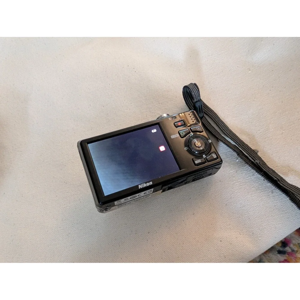 Nikon Coolpix S6000 Silver 14.2MP 7x Zoom Digital Camera SD Card Charger Working